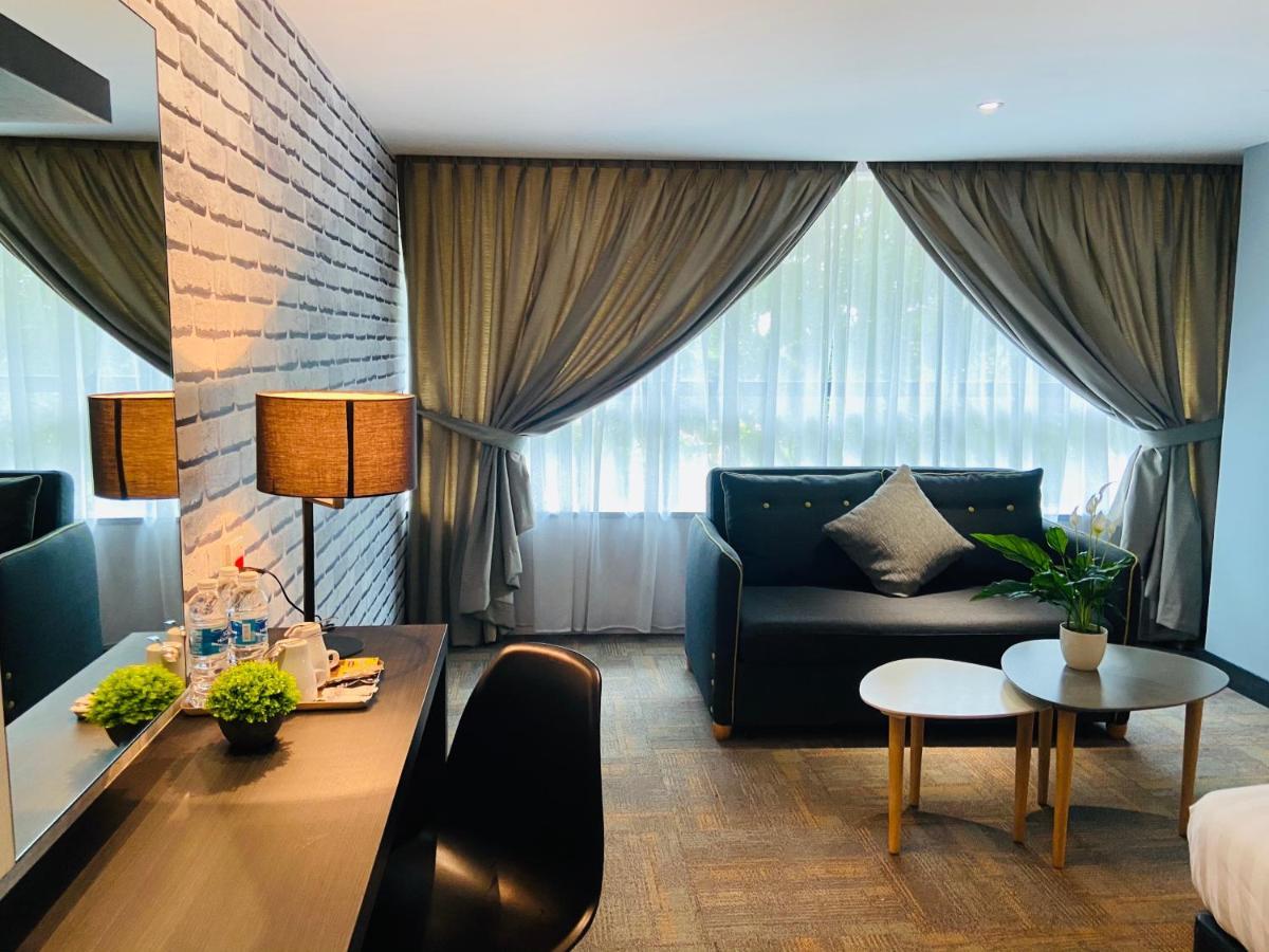 Glex Hotel Signature Johor Bahru Exterior foto